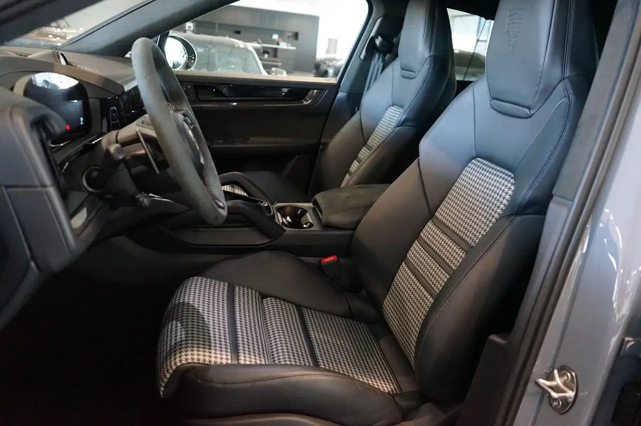 Porsche Cayenne 9