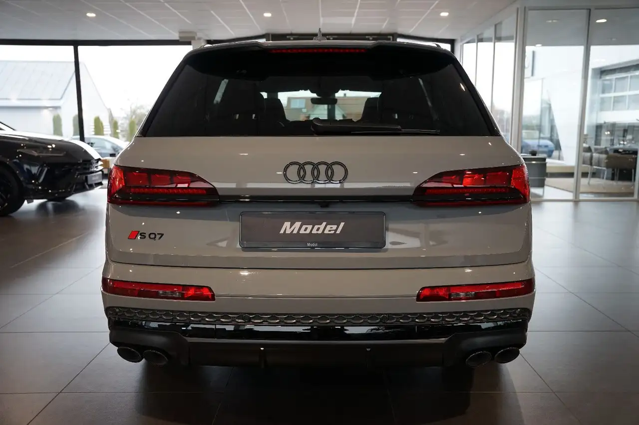 Audi SQ7 4