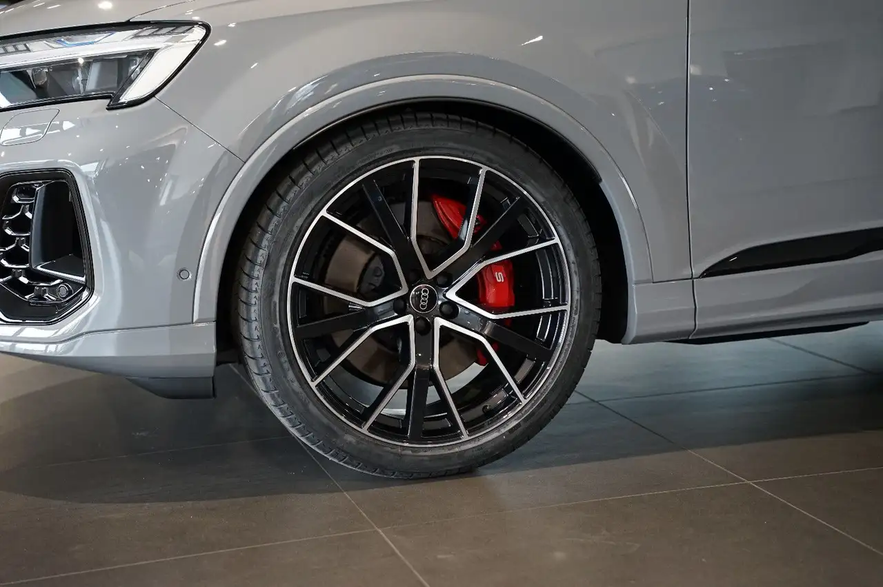 Audi SQ7 6