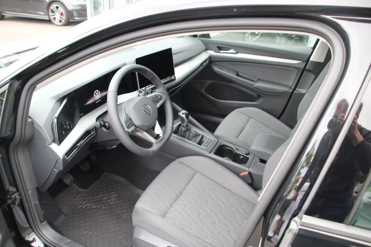 Volkswagen Golf VIII 10