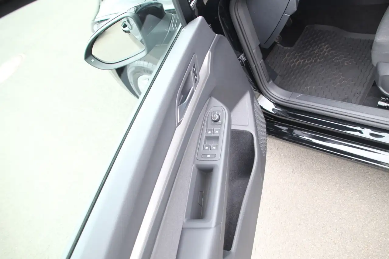 Volkswagen Golf VIII 11