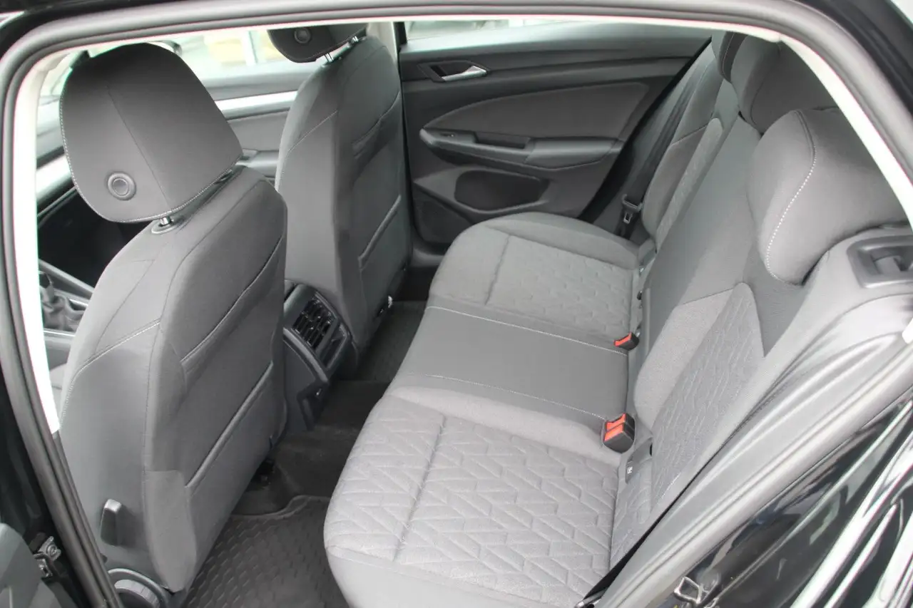 Volkswagen Golf VIII 13