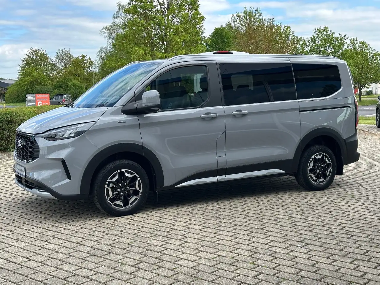 Ford Tourneo 8