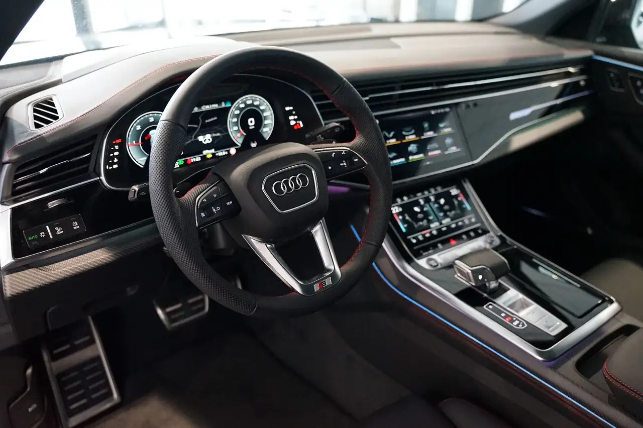 Audi Q8 50 10