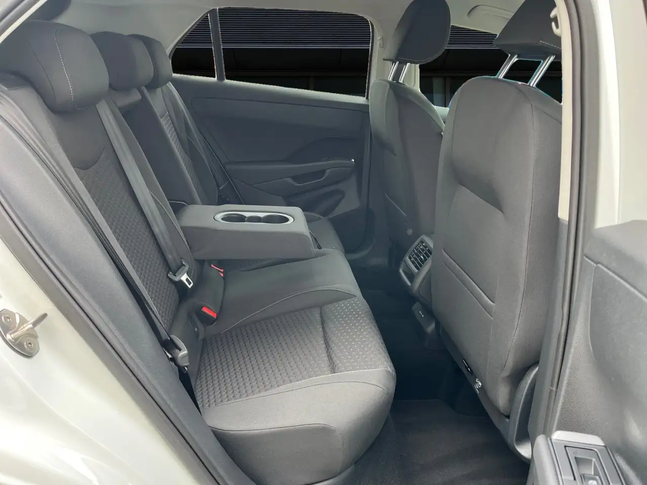 Volkswagen T-Roc 8