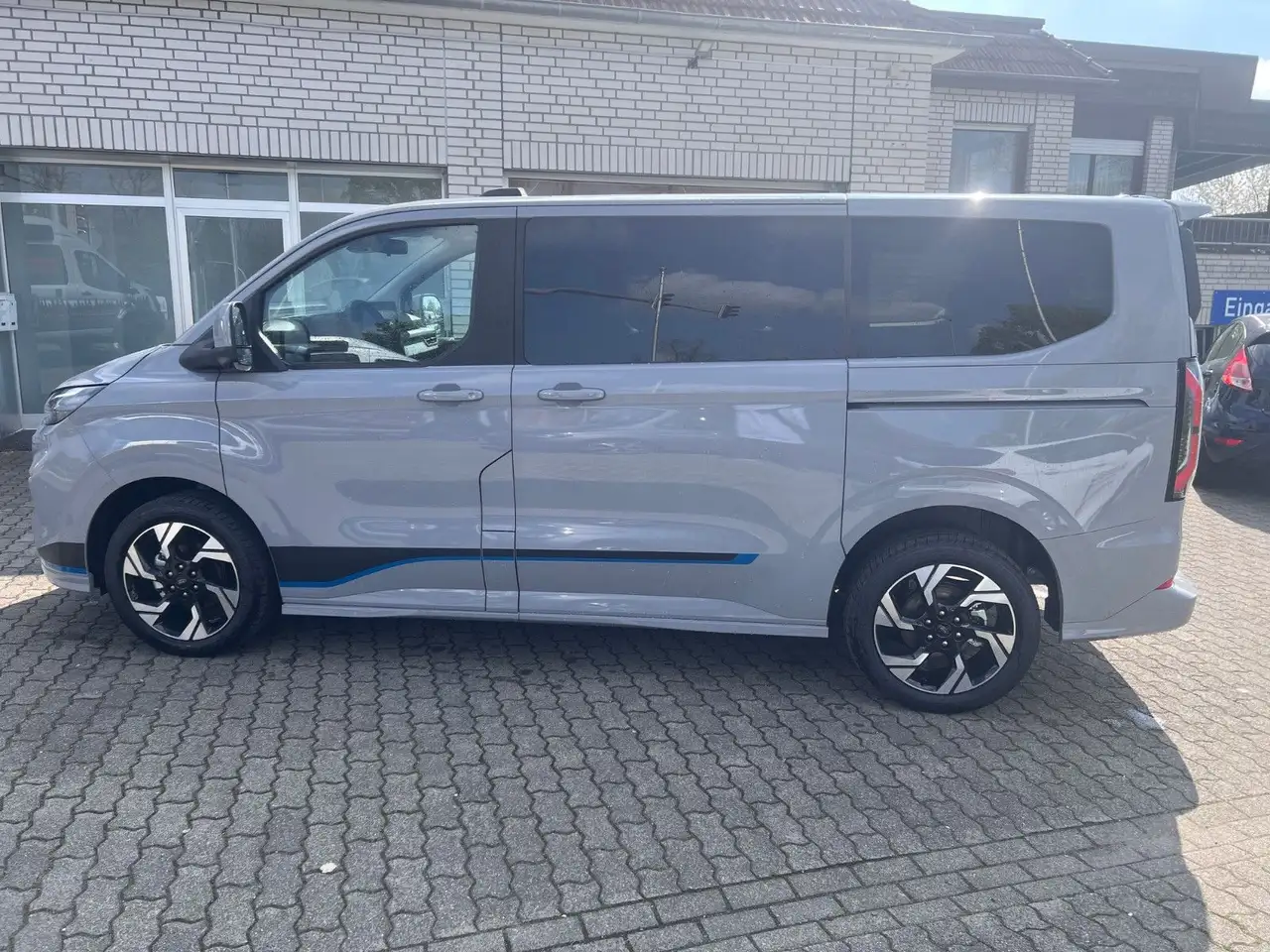 Ford Tourneo 8
