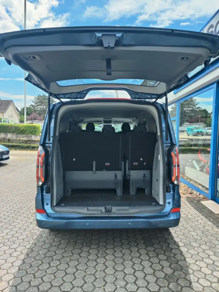 Ford Tourneo 8