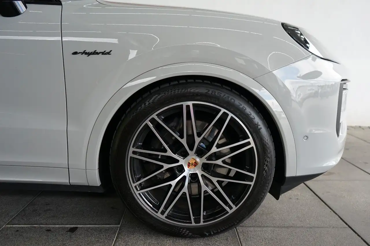 Porsche Cayenne 8
