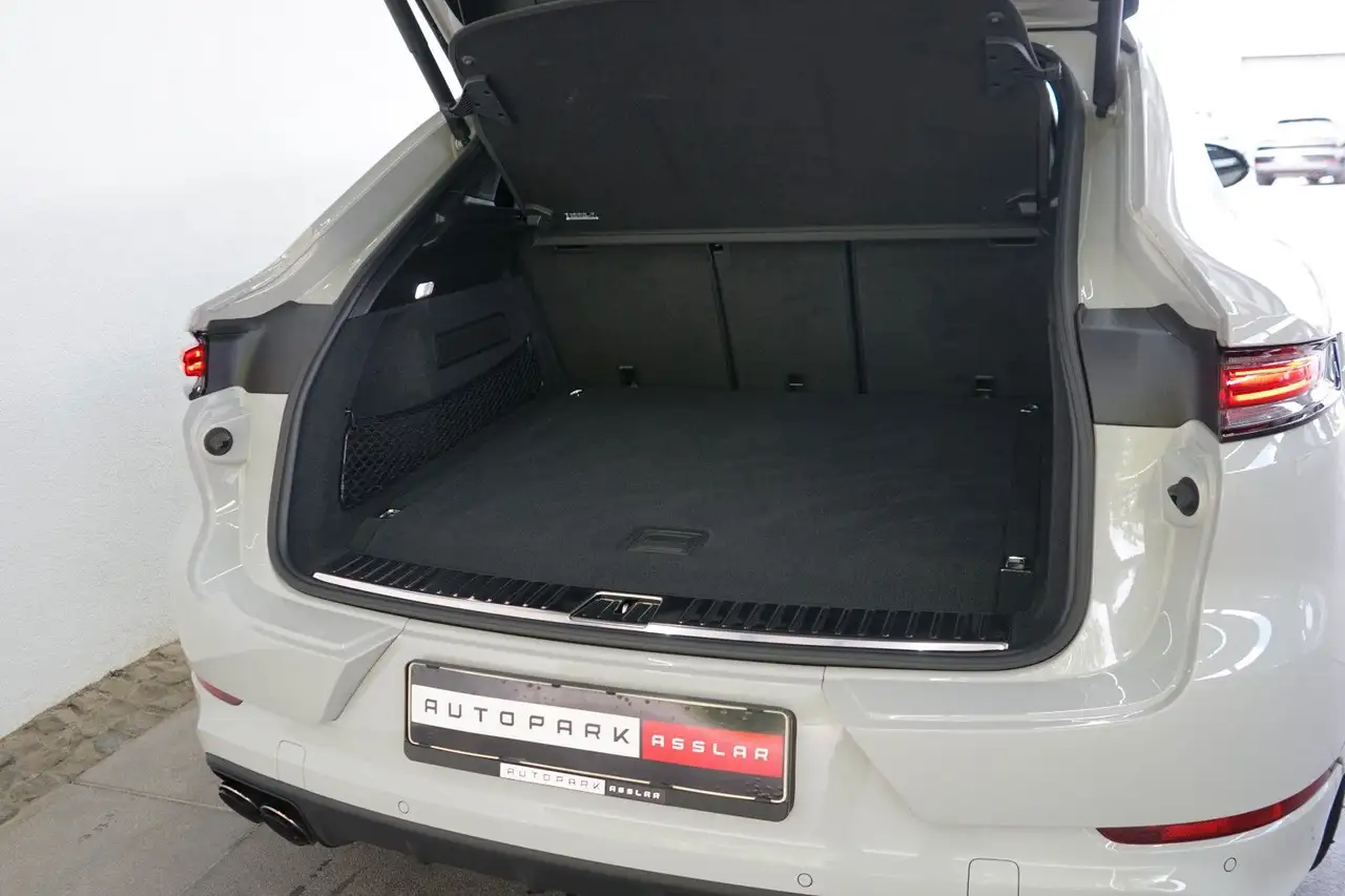 Porsche Cayenne 16