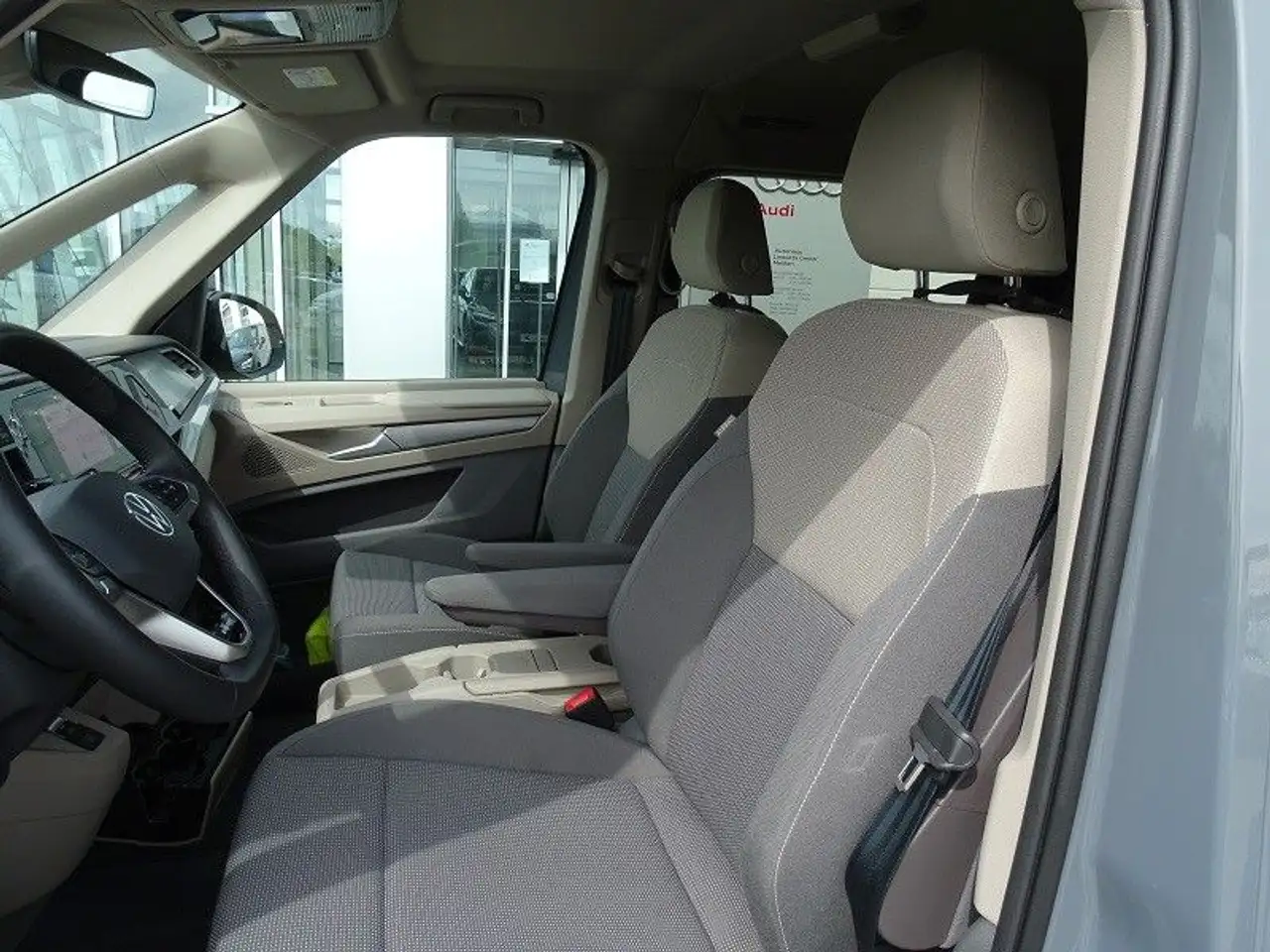 Volkswagen T7 Multivan 8