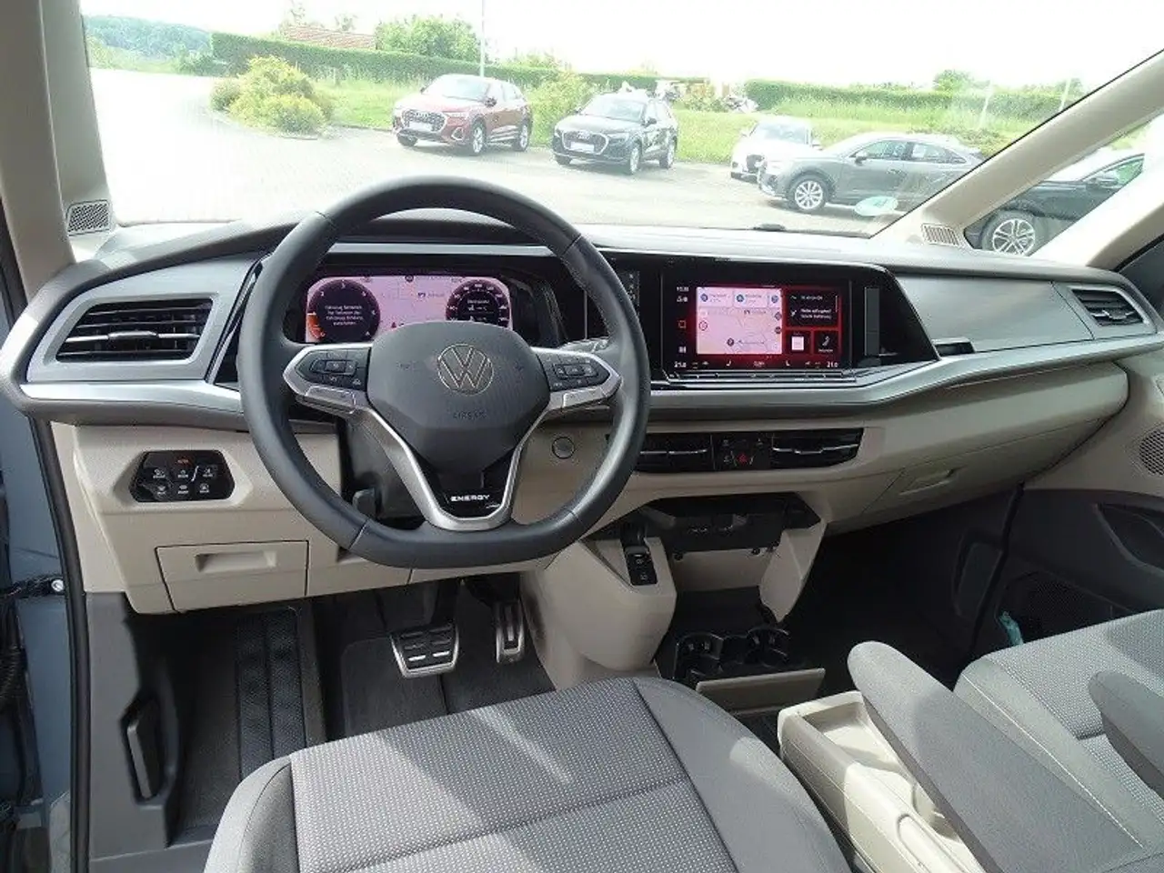 Volkswagen T7 Multivan 12