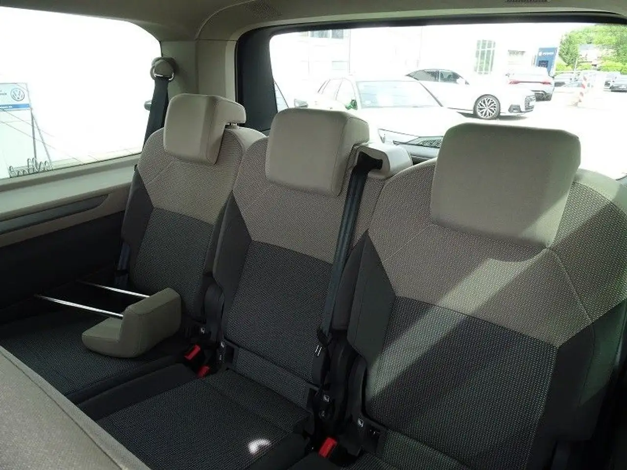 Volkswagen T7 Multivan 13