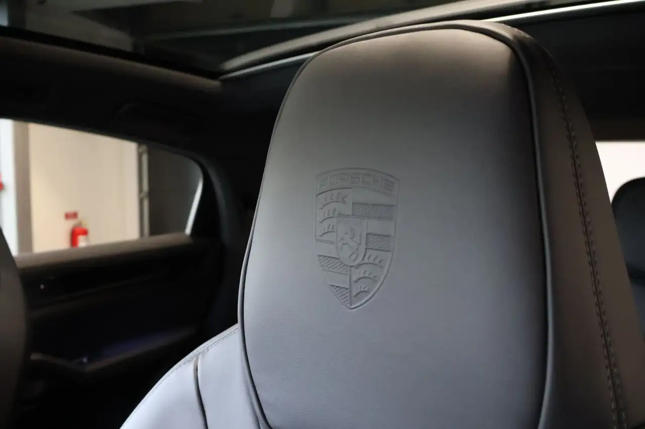 Porsche Cayenne 8