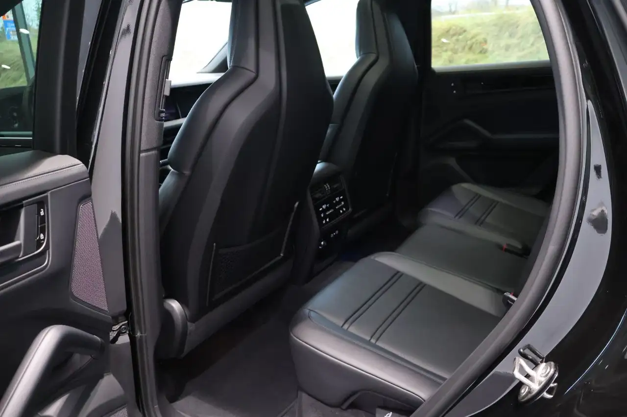 Porsche Cayenne 9