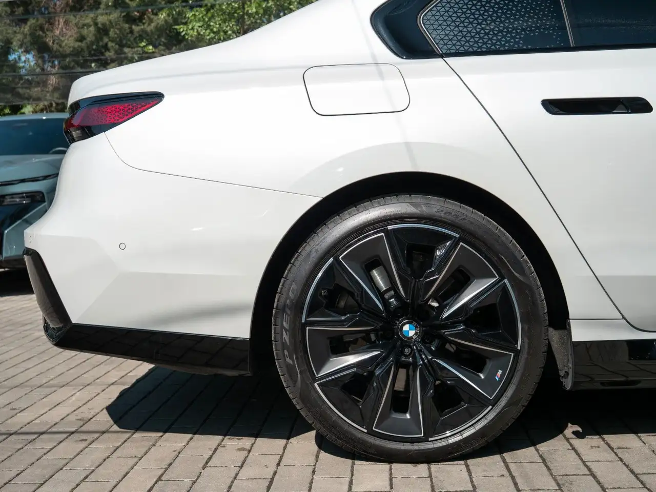 BMW i7 60 9