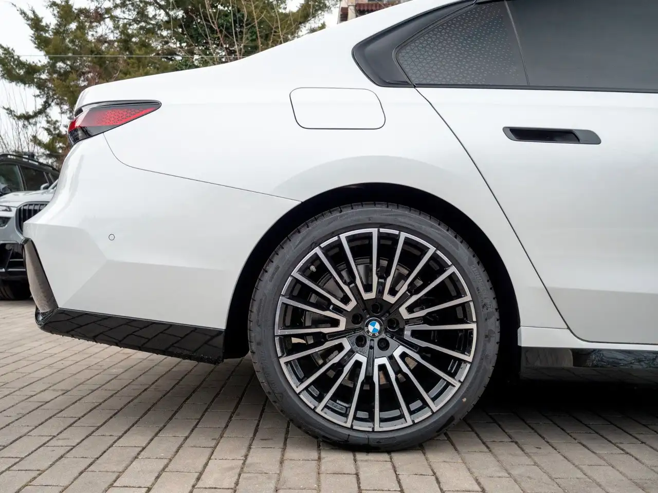 BMW 740 9