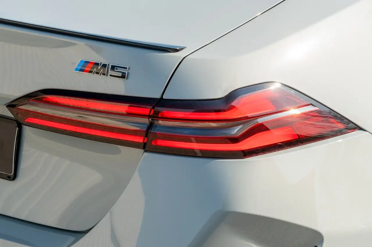 BMW M5 2026 7