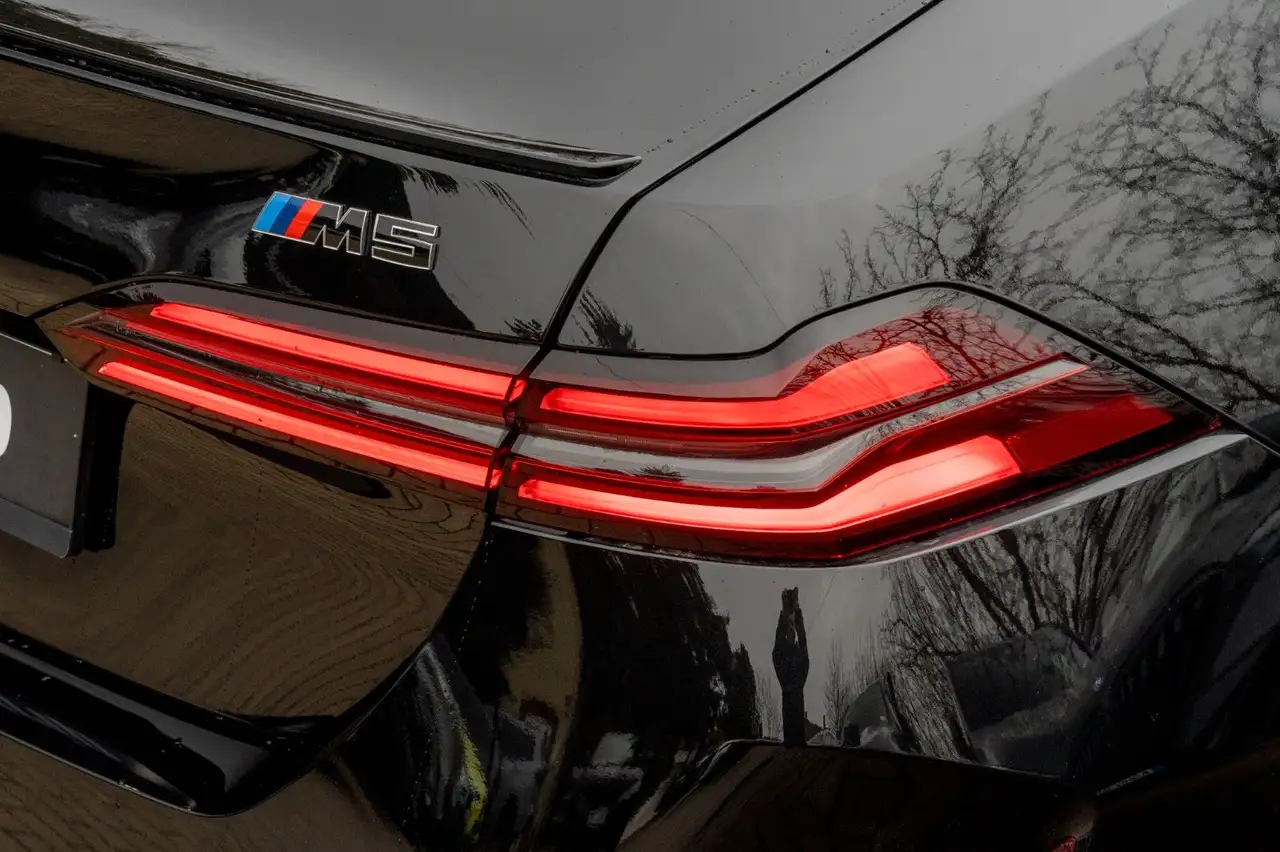 BMW M5 7