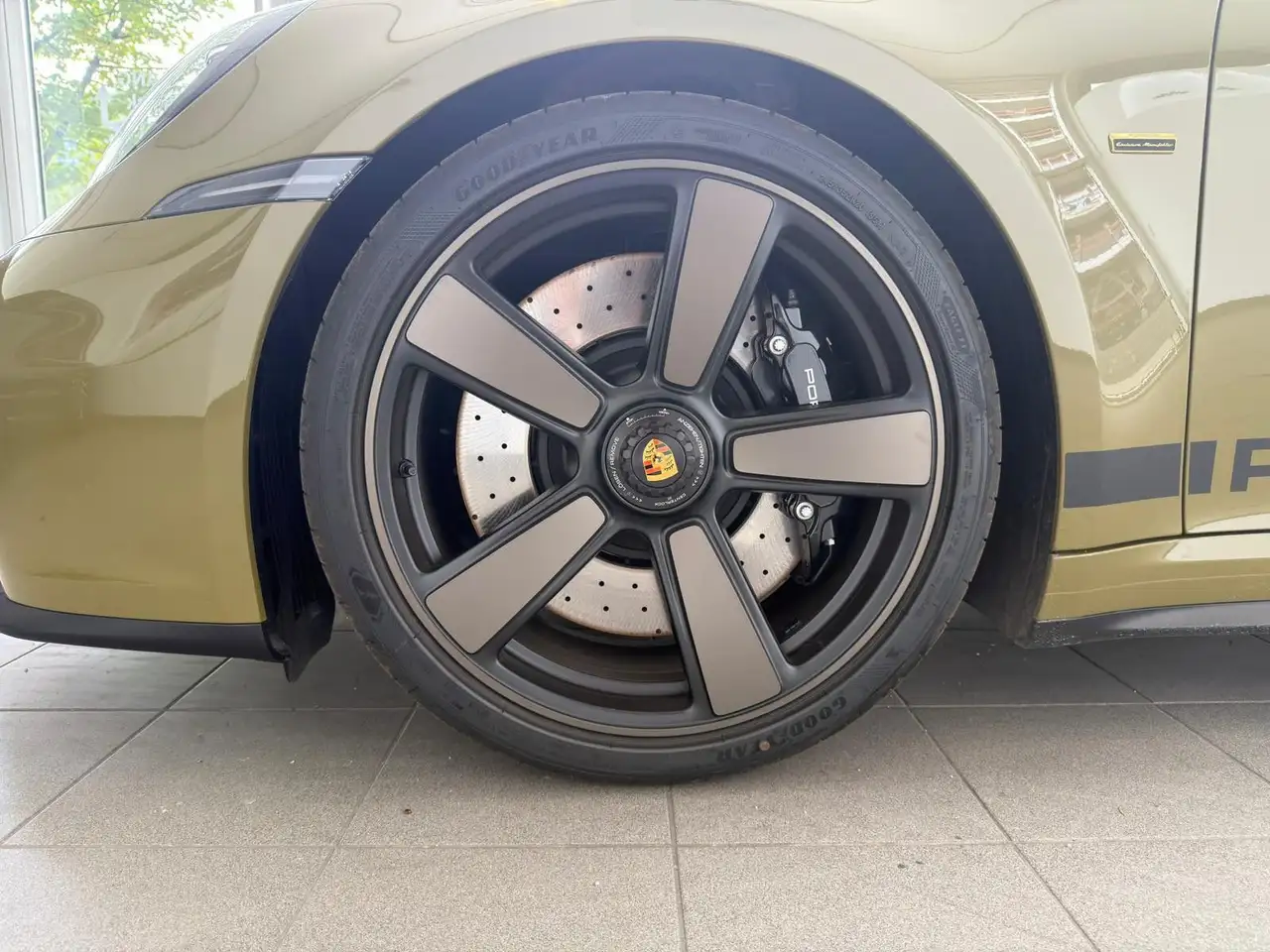 Porsche 992 911 2