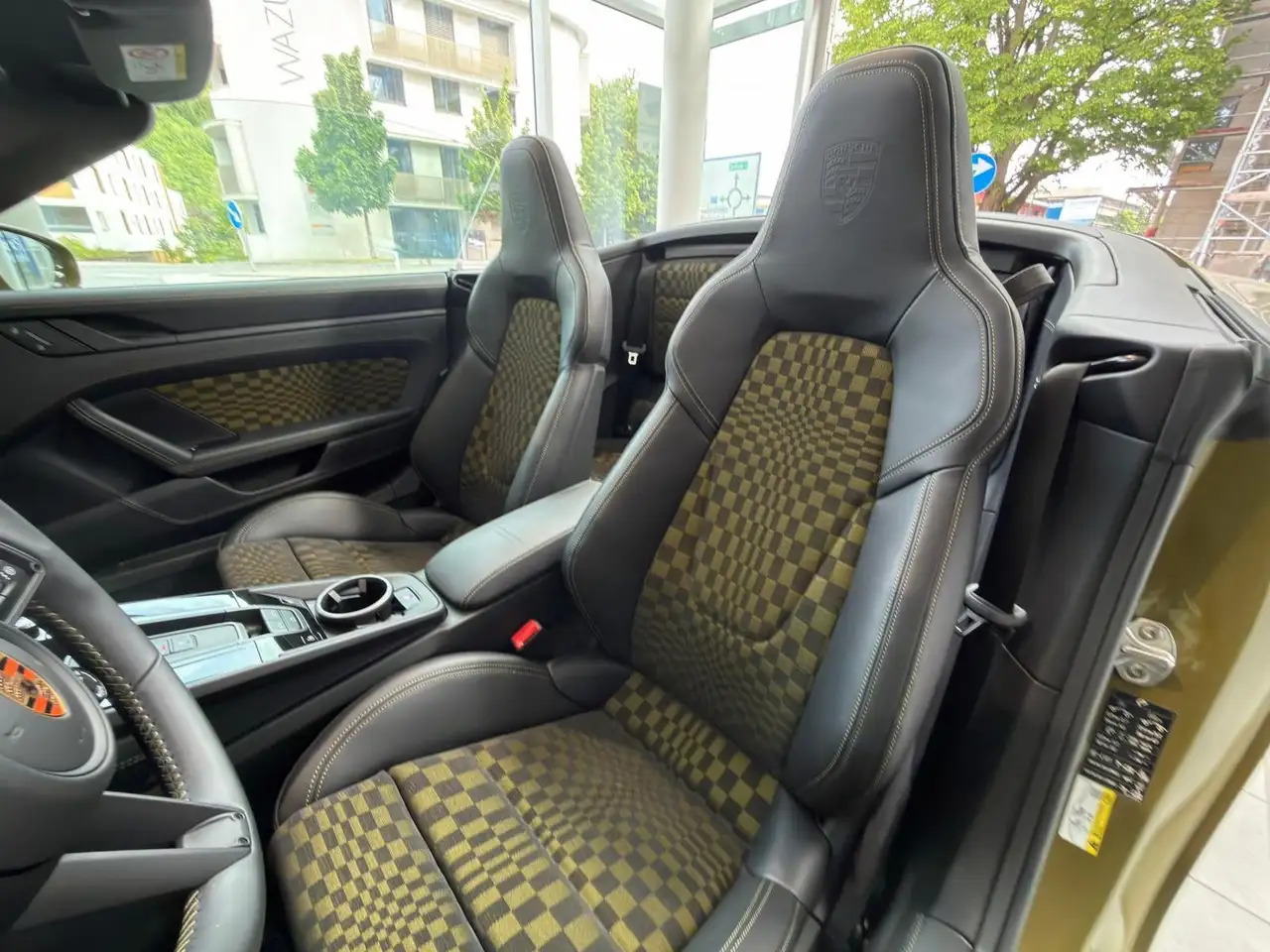 Porsche 992 911 16