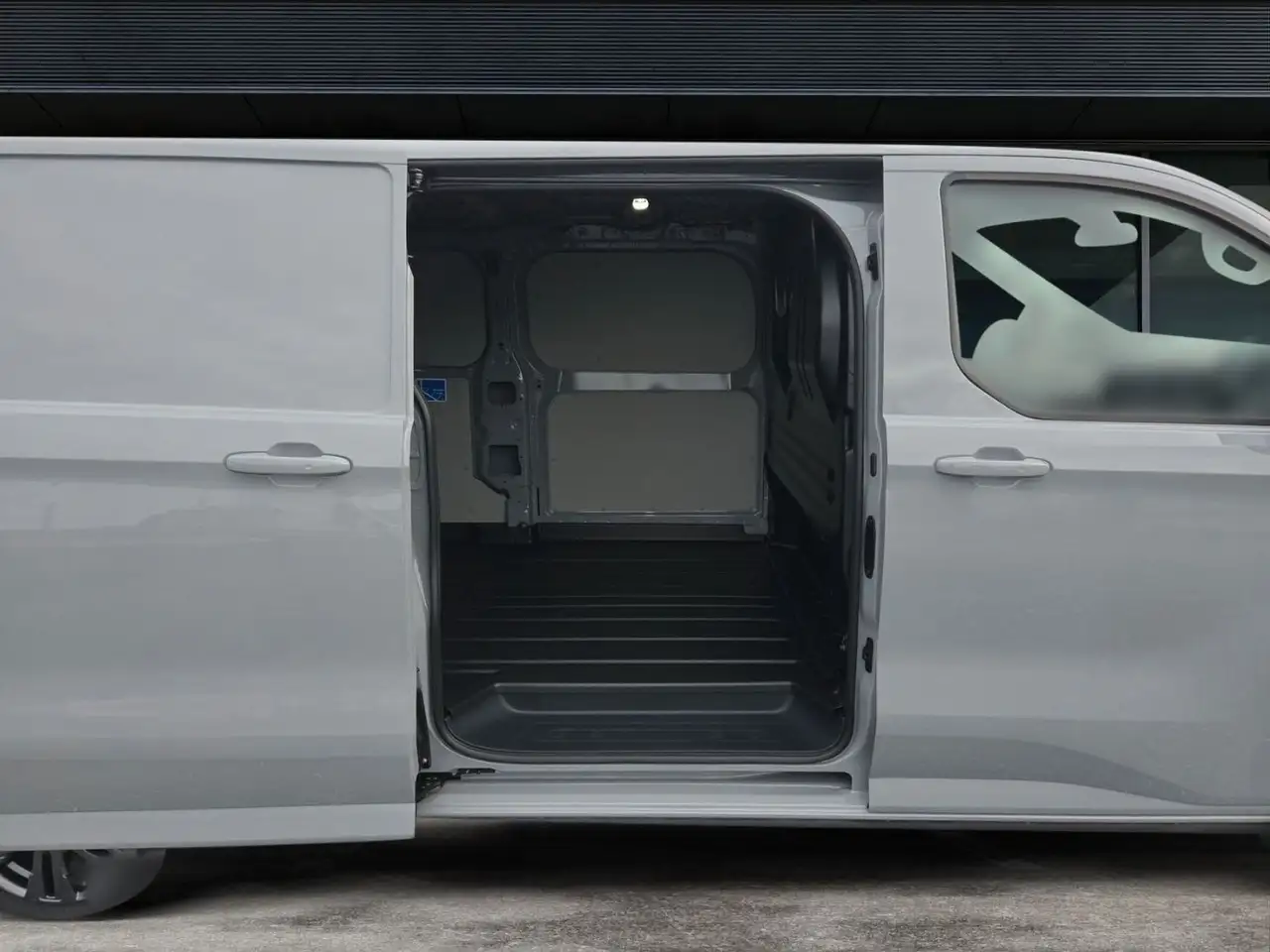 Ford Transit 9