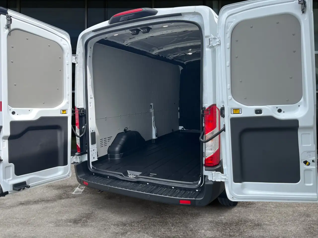 Ford Transit 350 10