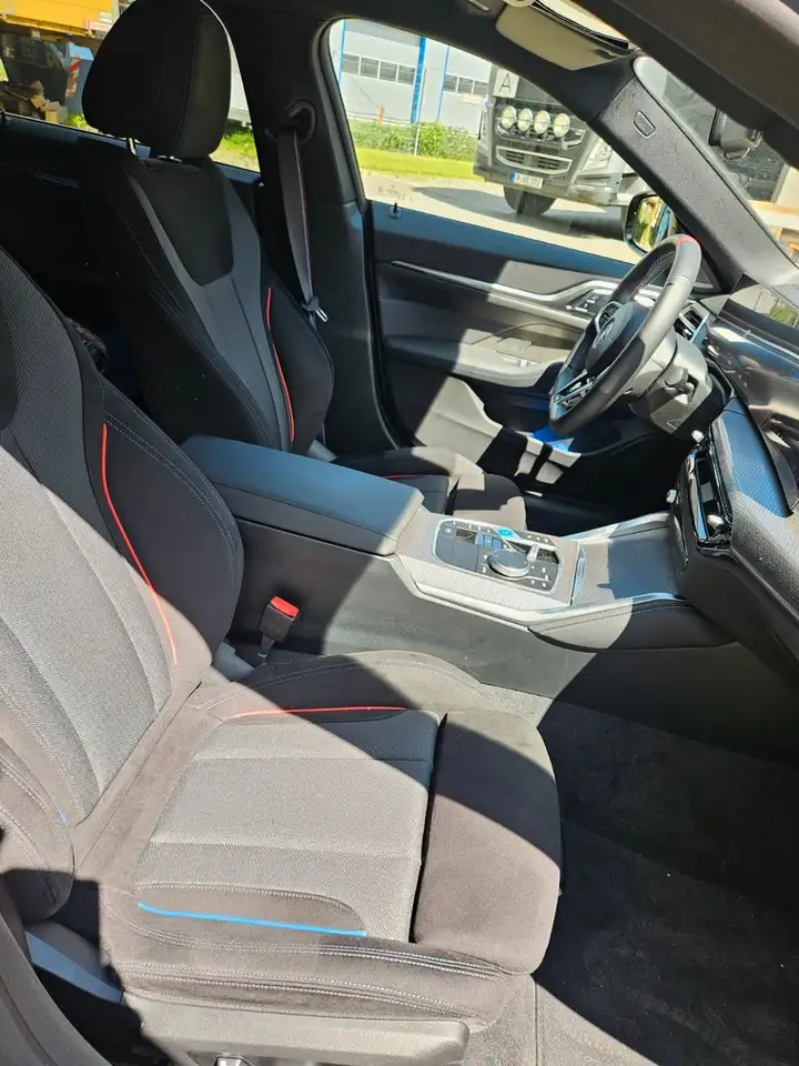 BMW i4 8