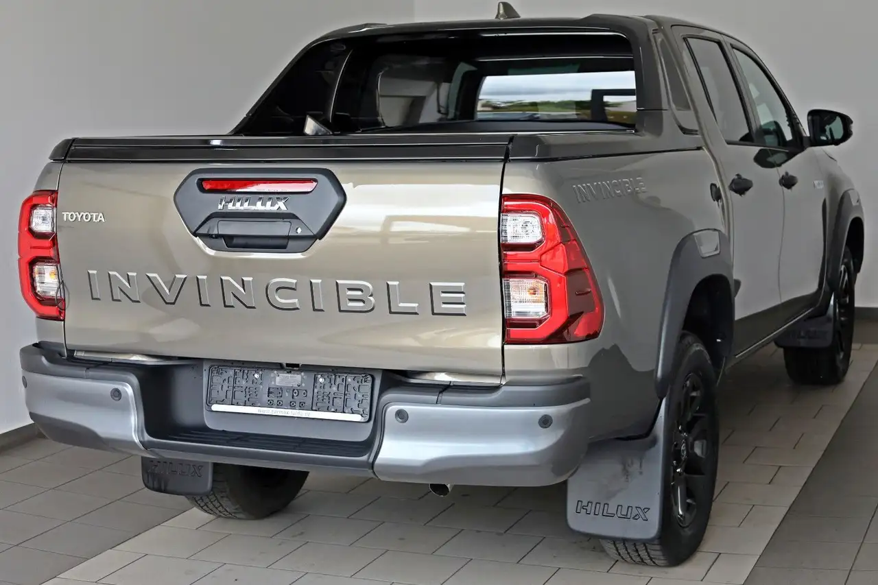 Toyota Hilux 2