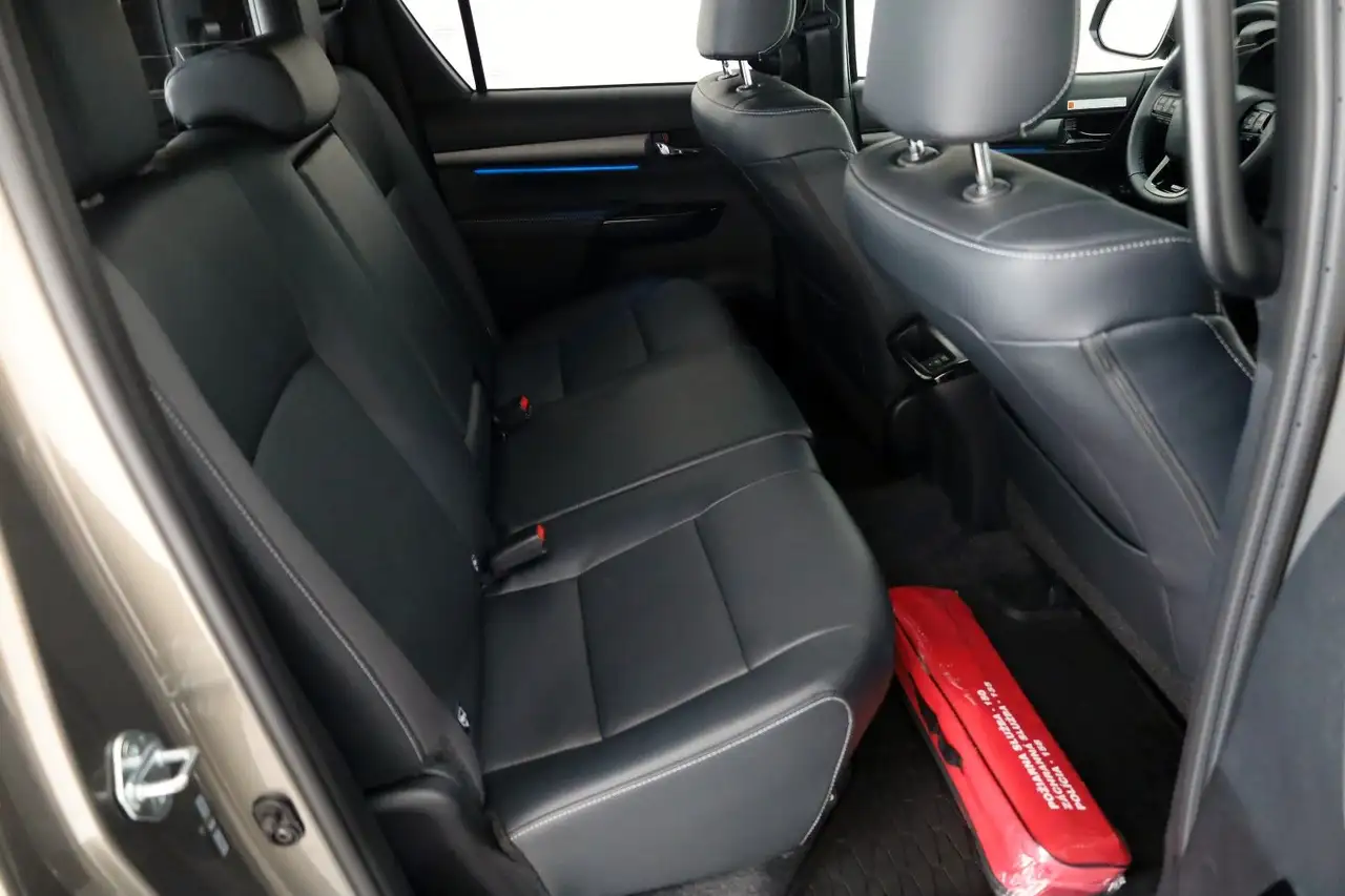 Toyota Hilux 6