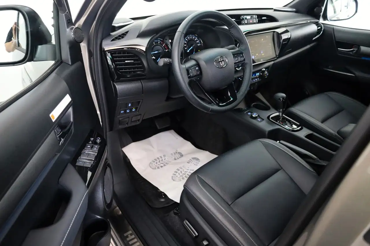 Toyota Hilux 9