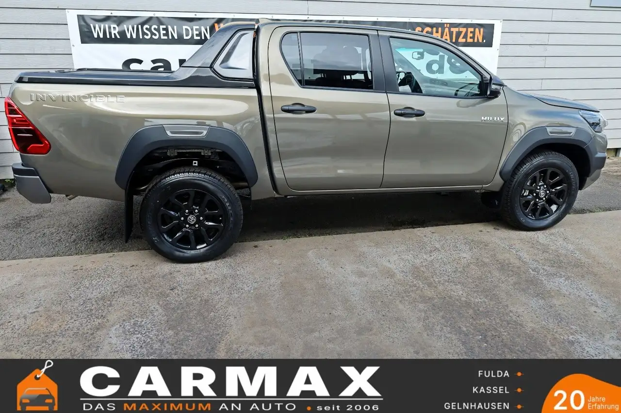 Toyota Hilux 16