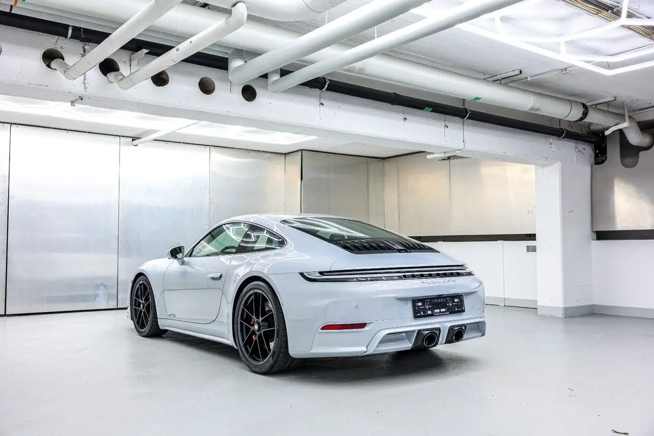 Porsche 992 6