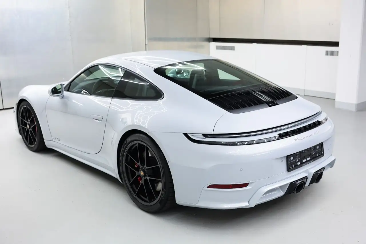 Porsche 992 8