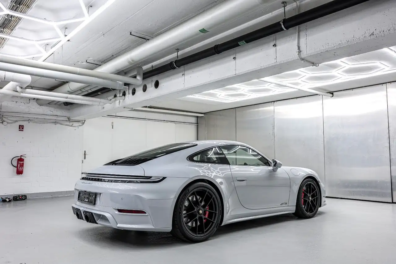 Porsche 992 11