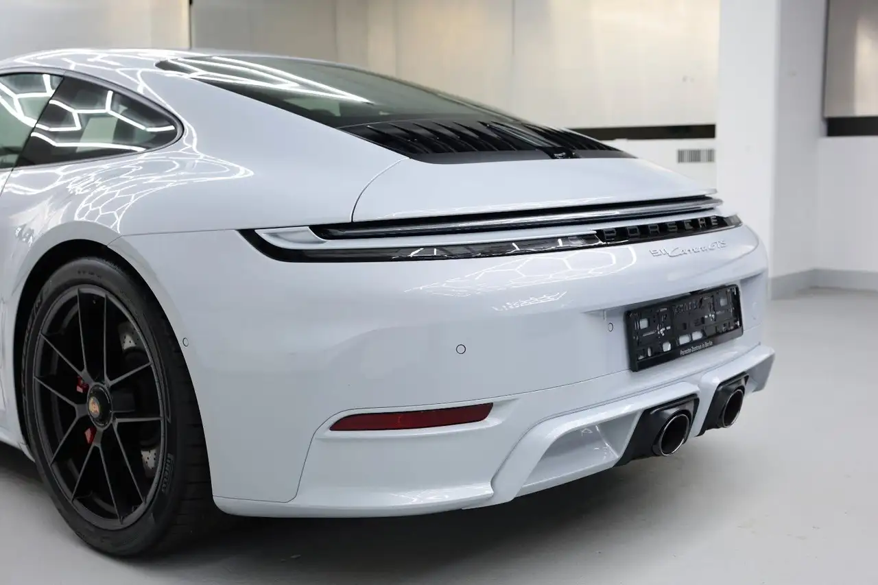 Porsche 992 16
