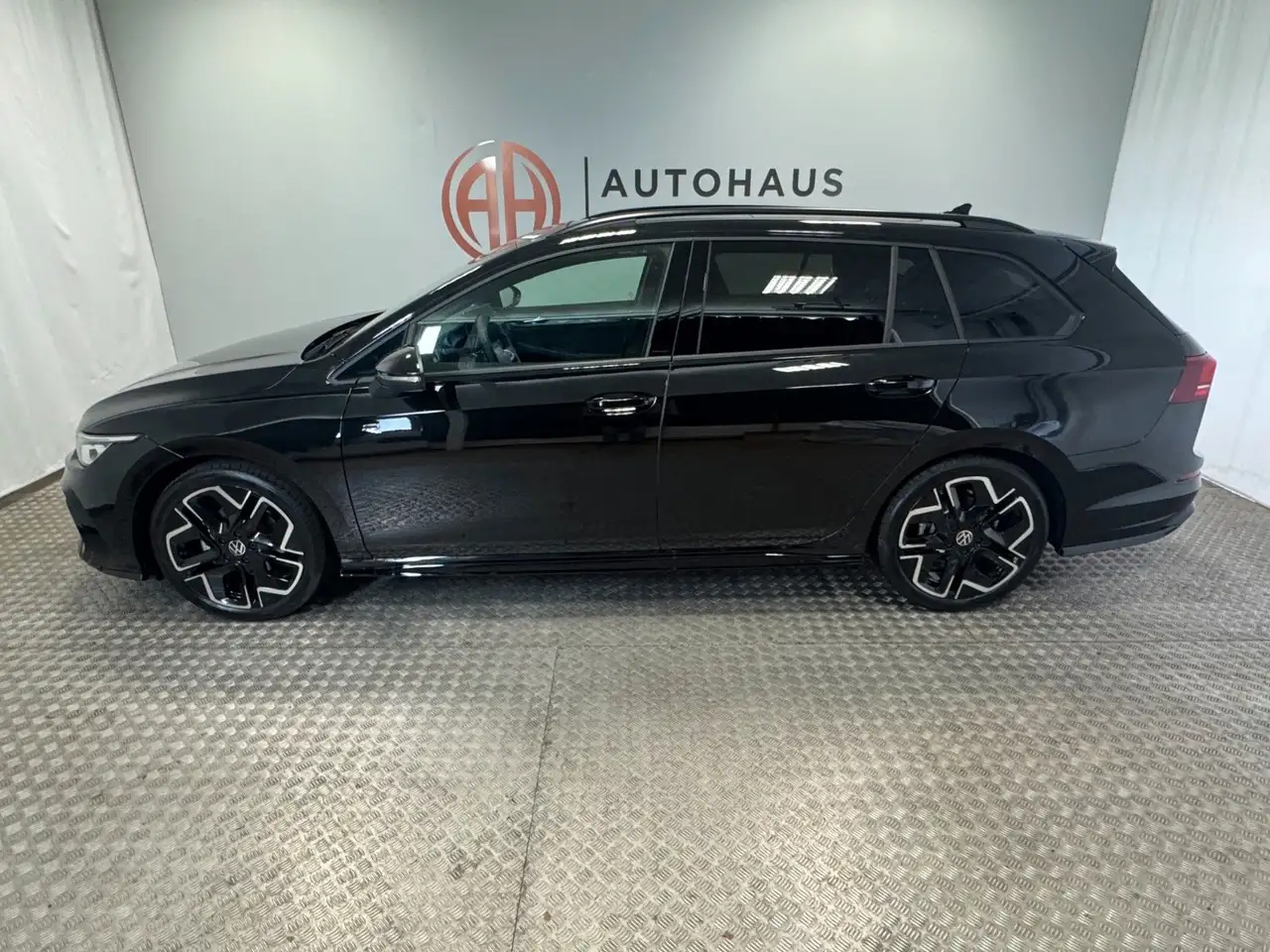 Volkswagen Golf VIII 3