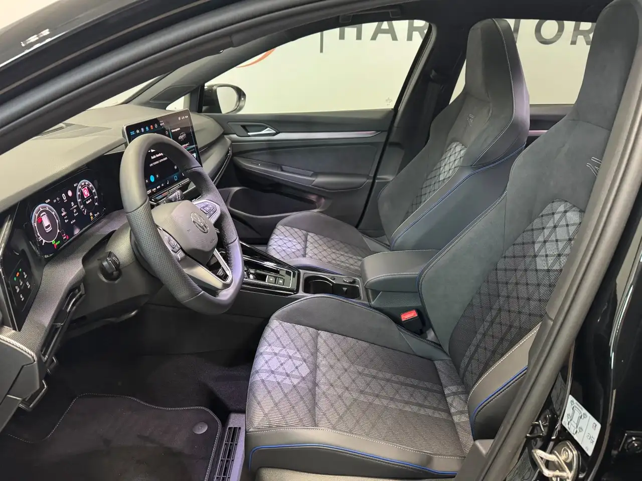 Volkswagen Golf VIII 11