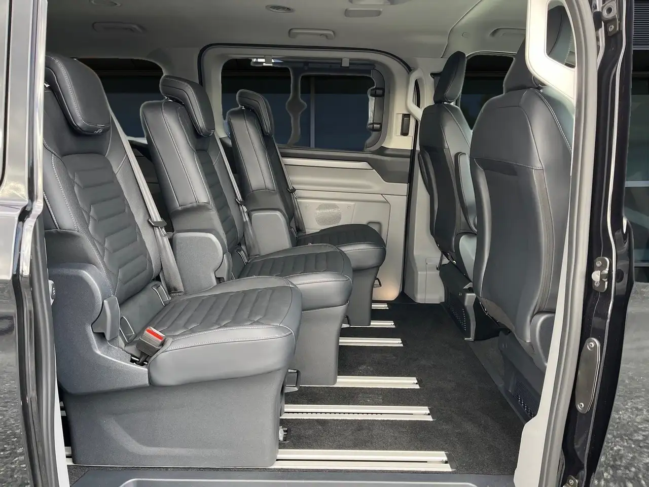 Ford Tourneo 8