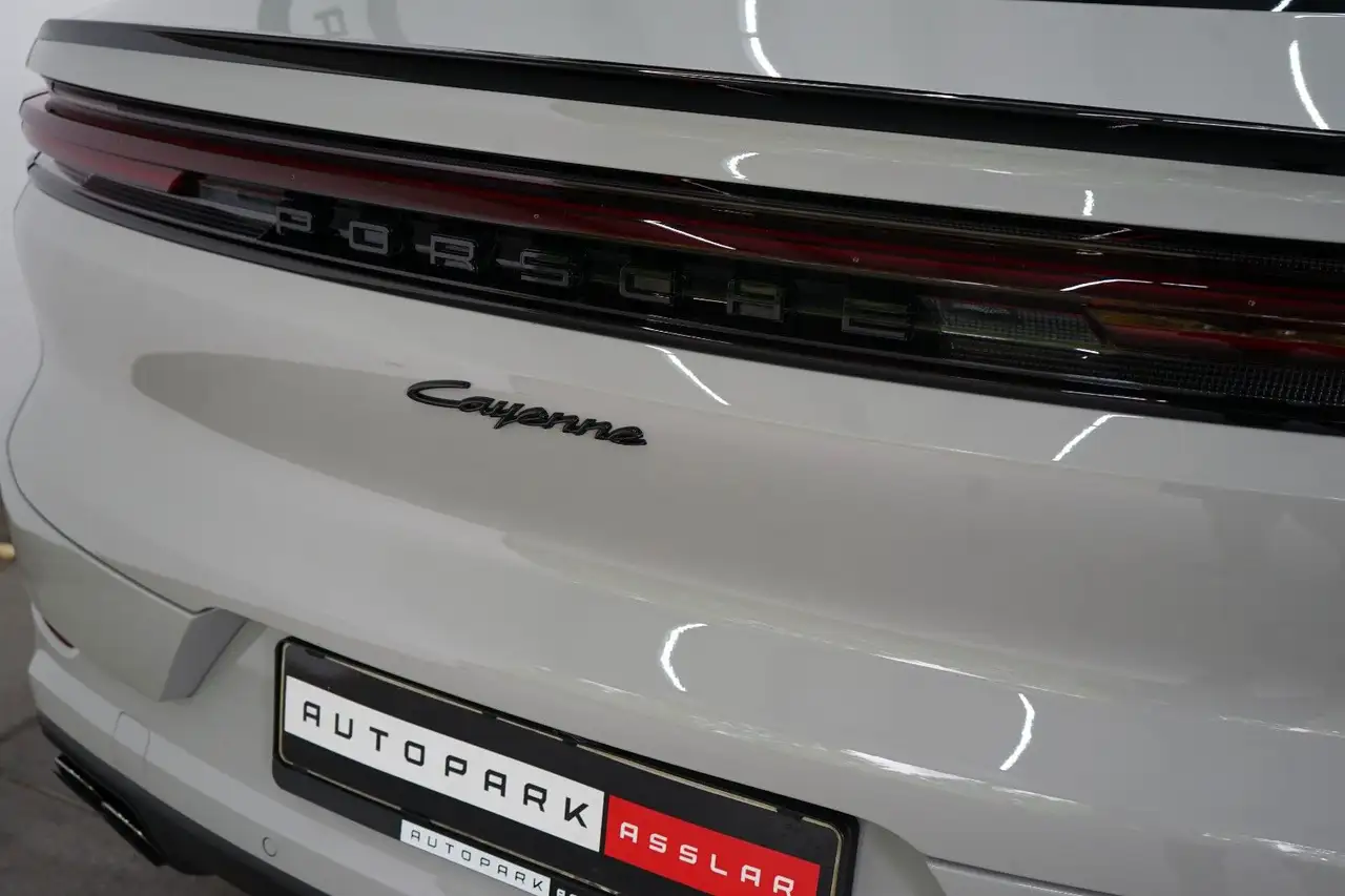 Porsche Cayenne 8