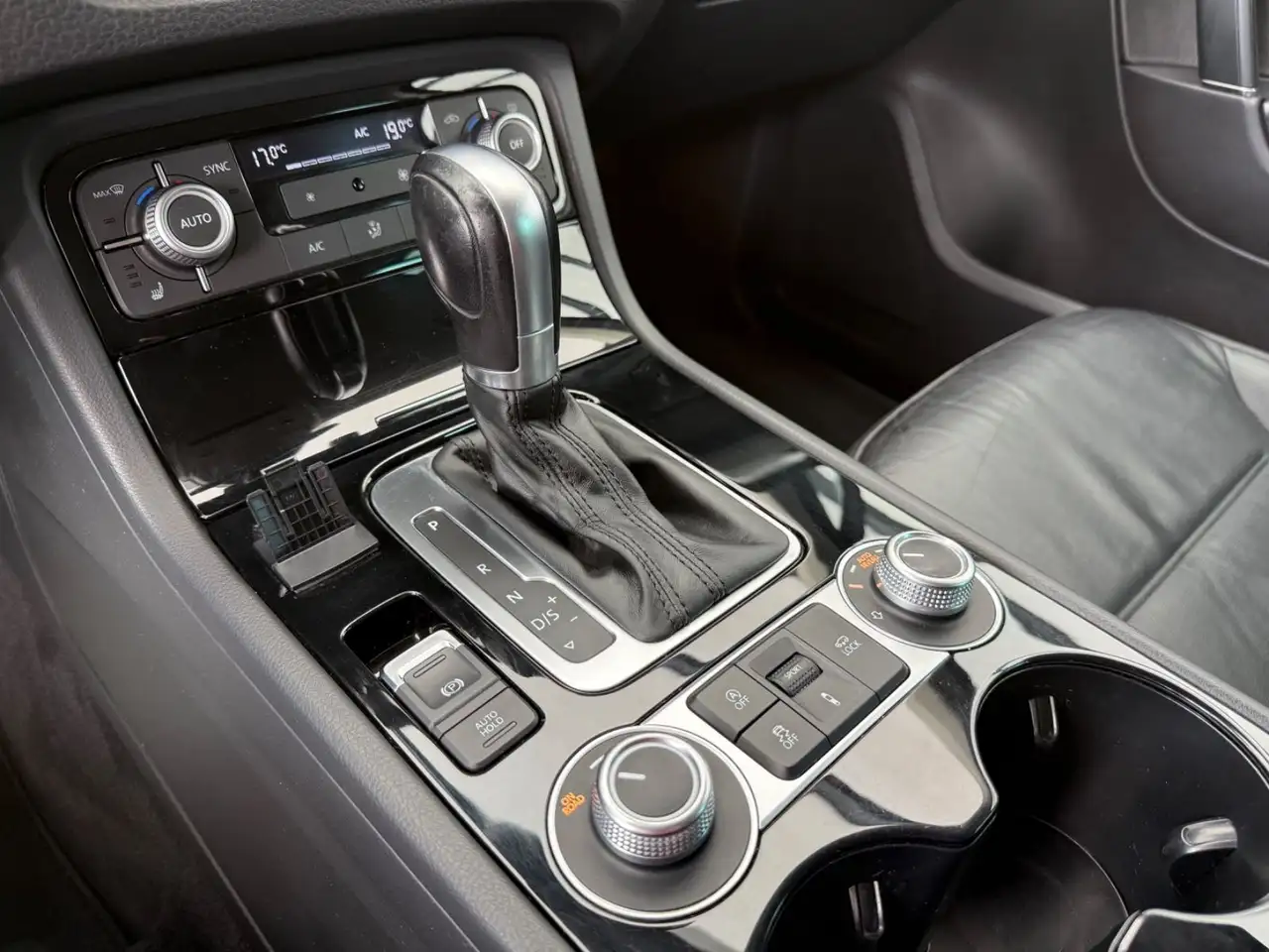 Volkswagen Touareg 16