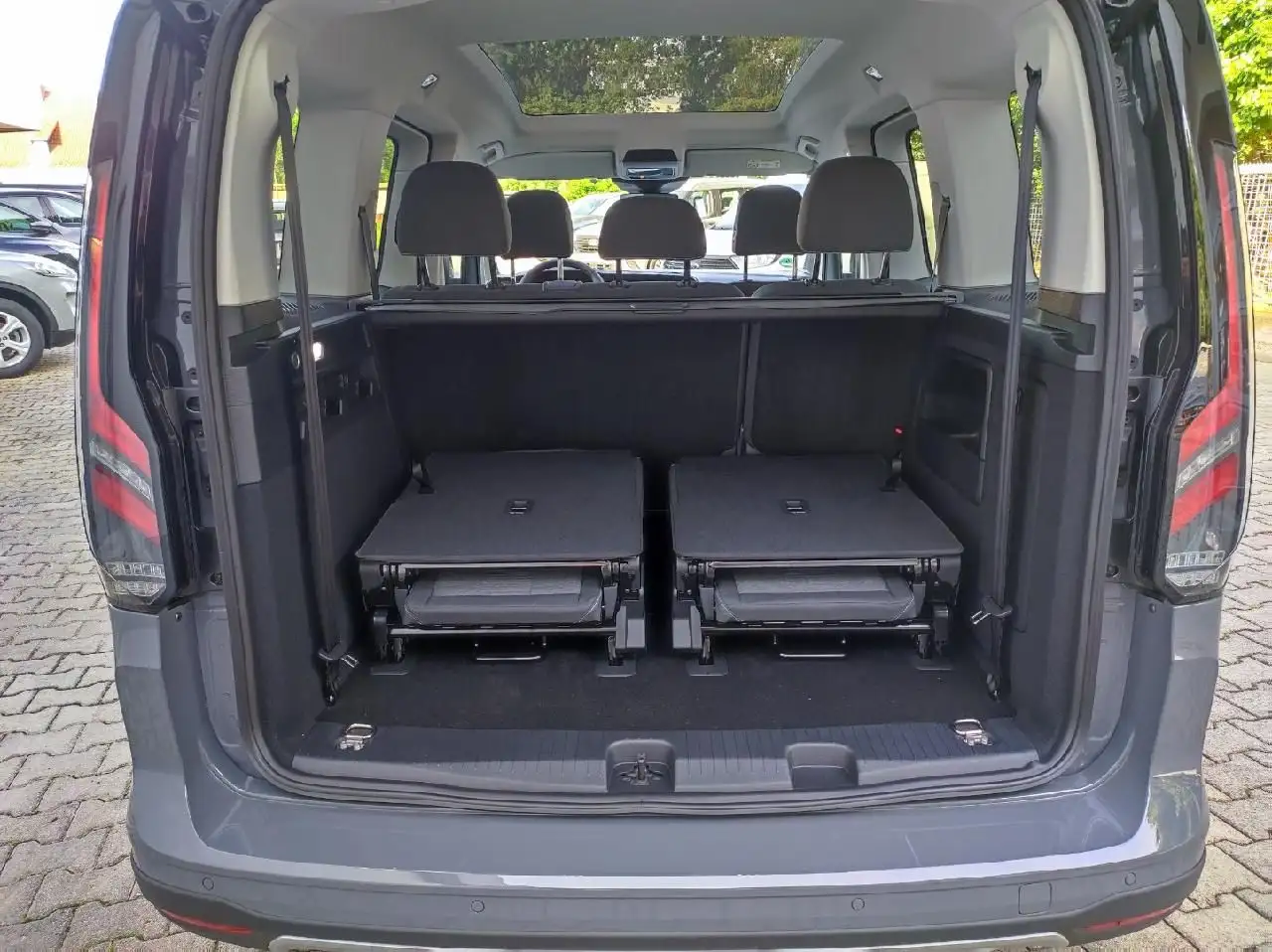 Ford Tourneo 8