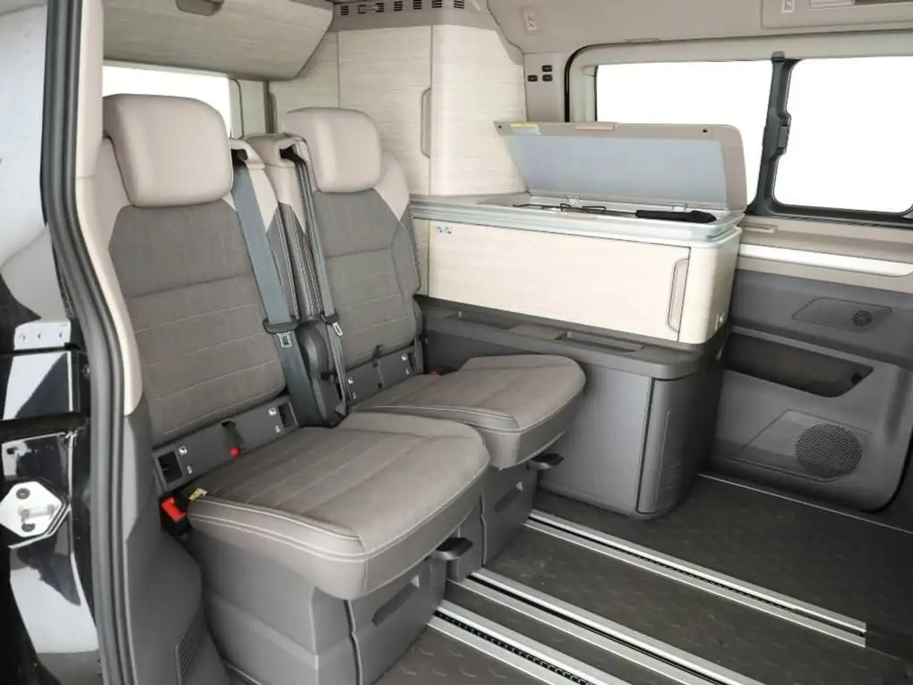 Volkswagen T7 California 5