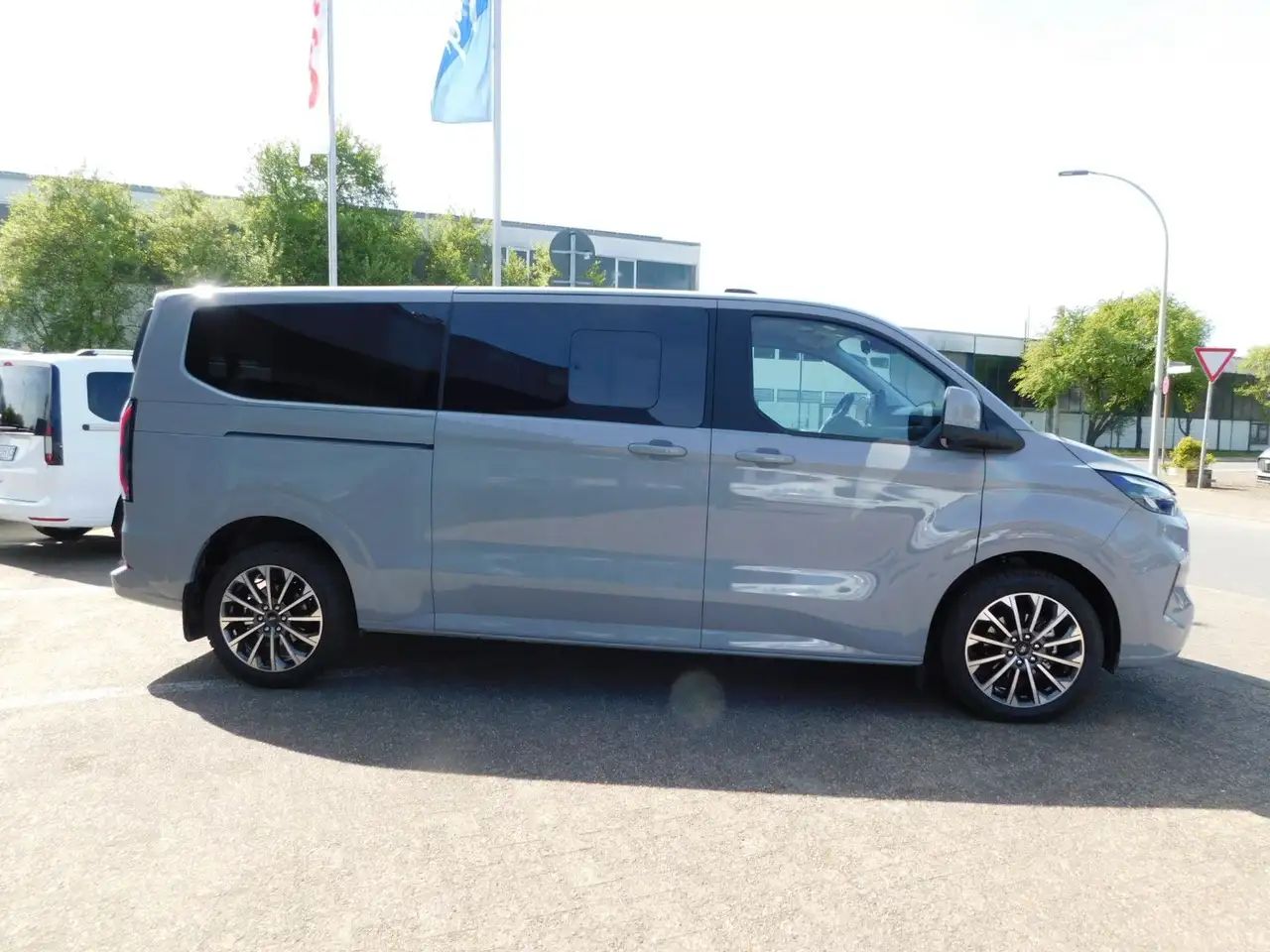 Ford Tourneo 4