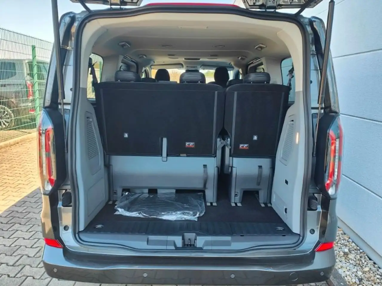 Ford Tourneo 9