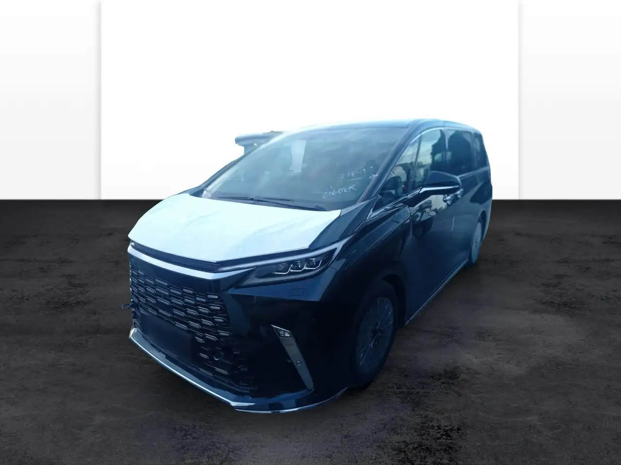 Lexus LM 6