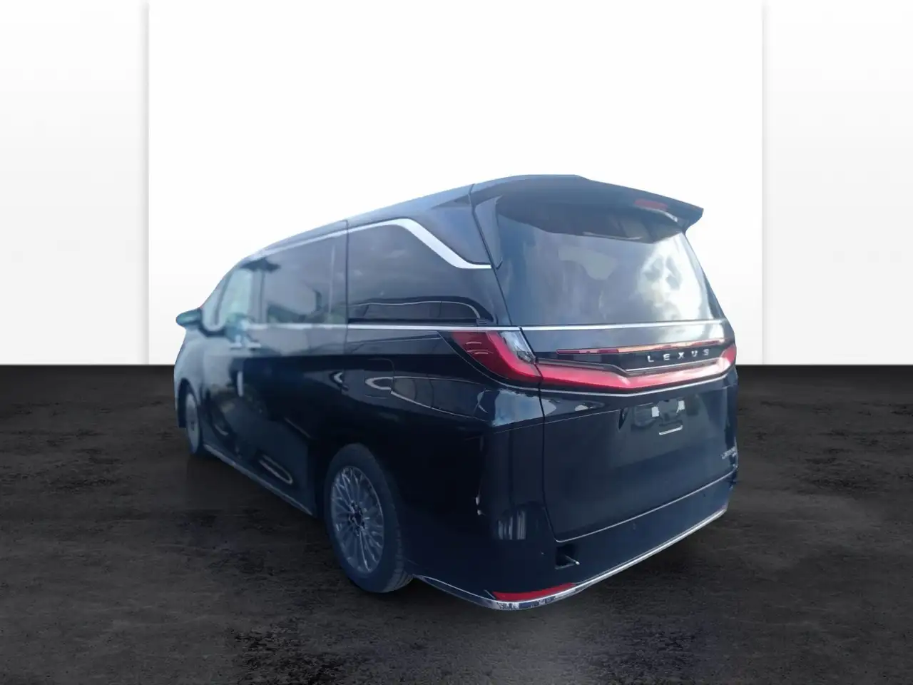 Lexus LM 8