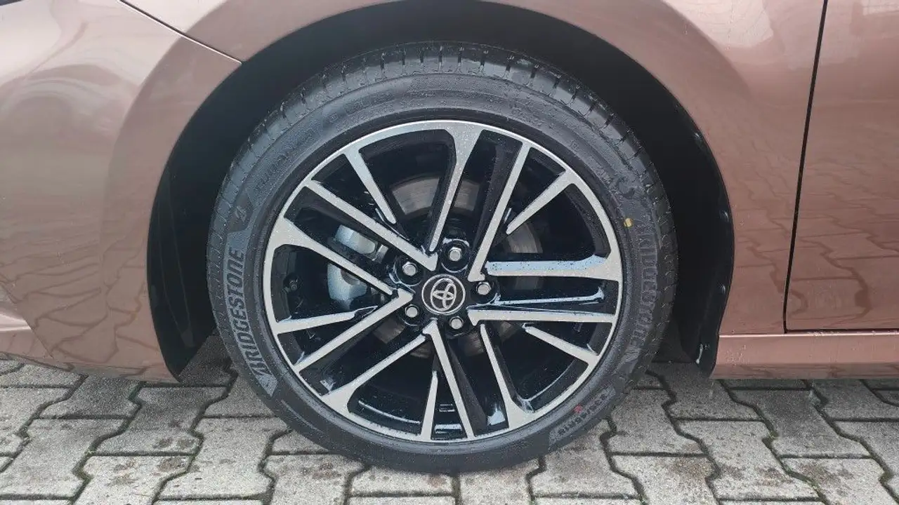 Toyota Camry 3