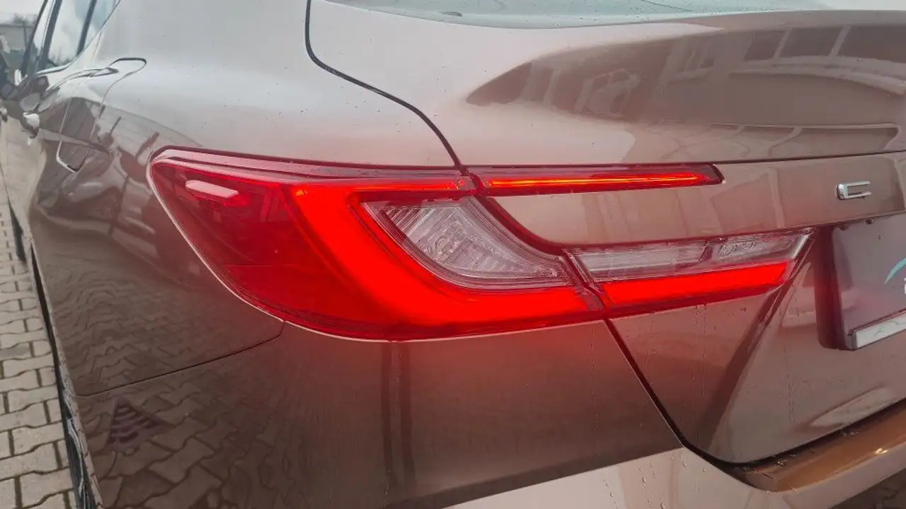 Toyota Camry 5