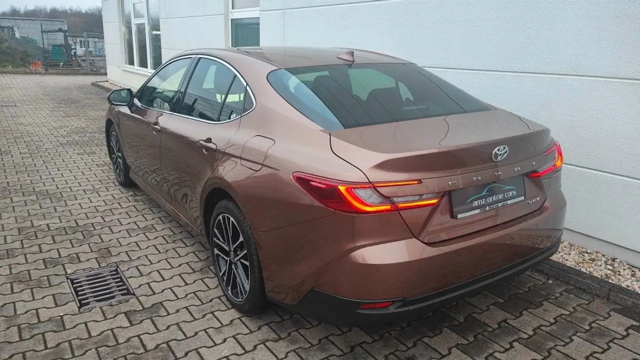 Toyota Camry 6