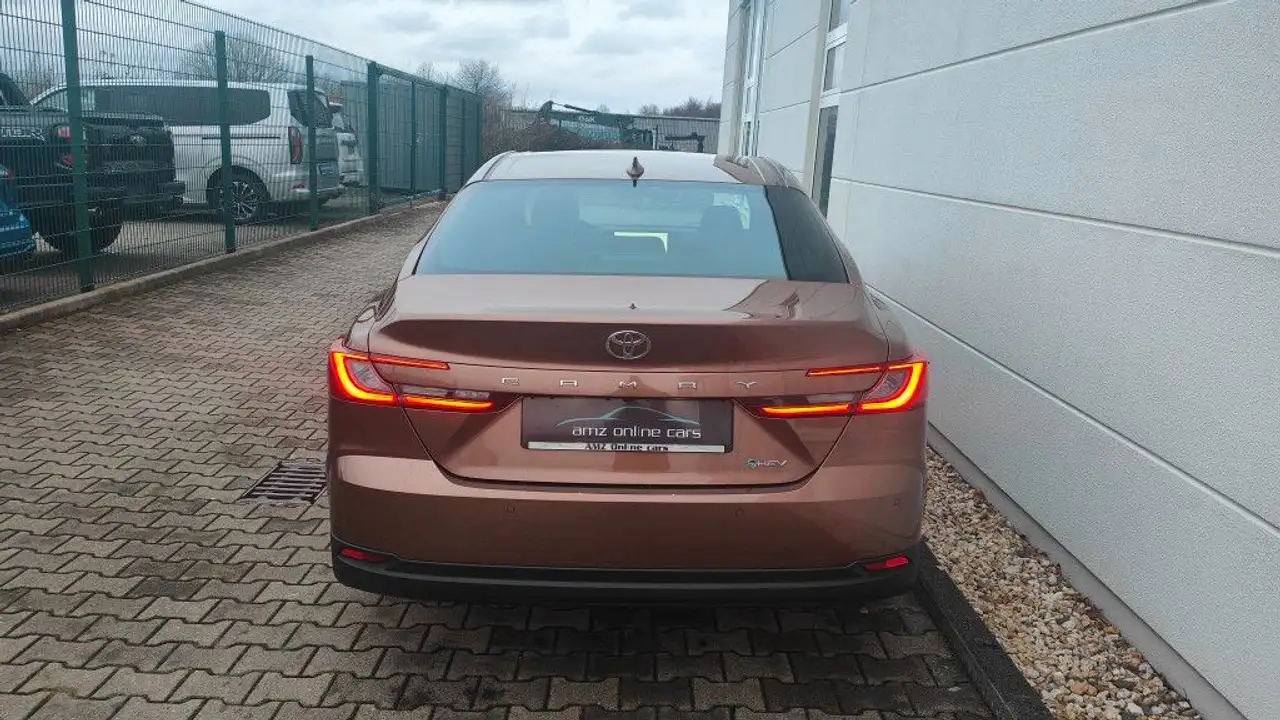 Toyota Camry 7